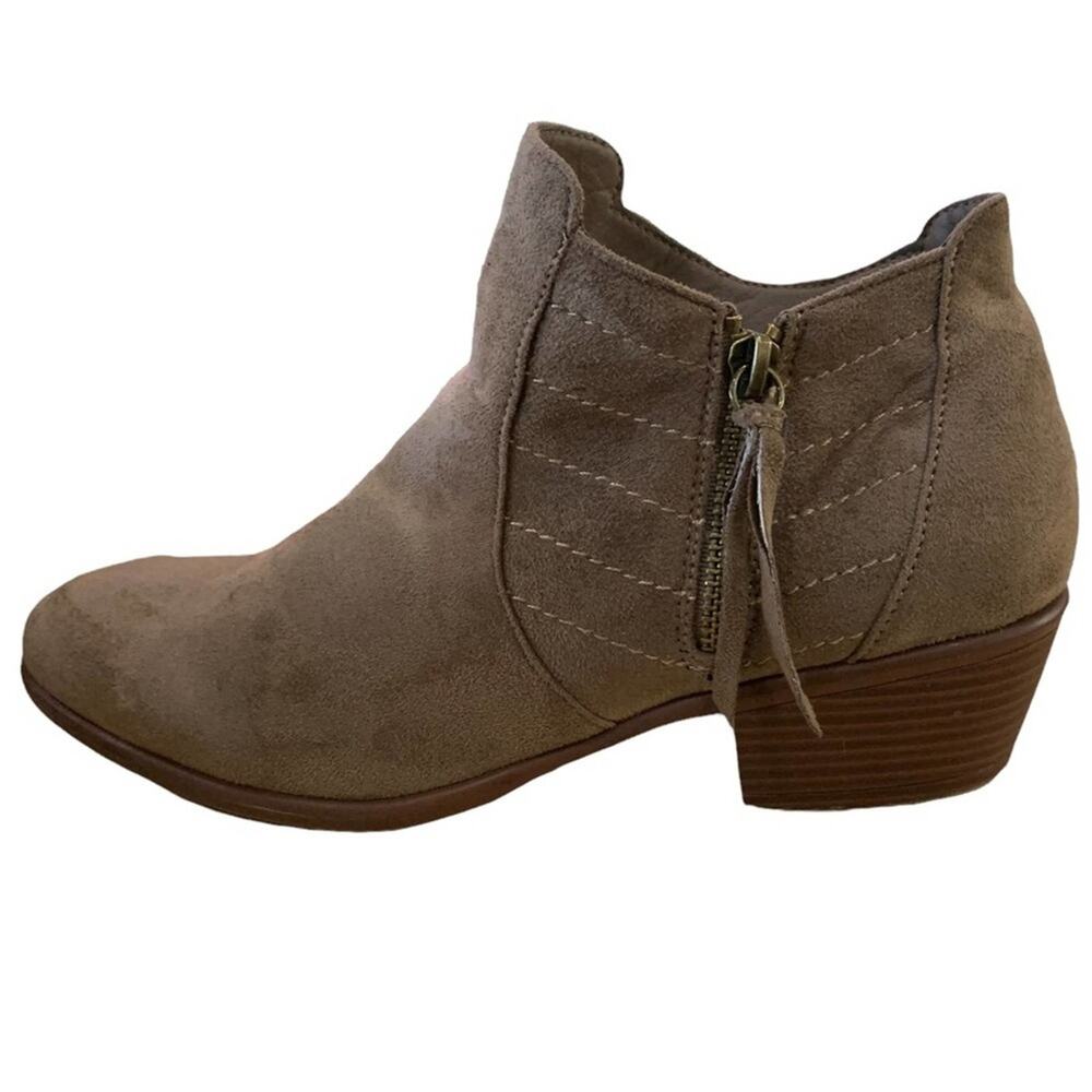 Streetware society booties size 8. Taupe faux‎ suede. Manmade materials.